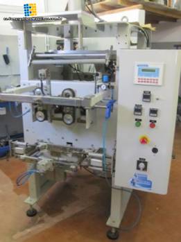 Stand up pouch type packaging machine