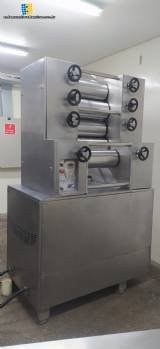 Molino refinador de rodillos de cuchillas JAF INOX y carcasa homogeneizadora para chocolates