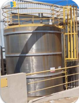 Tanque/dep�sito de almacenamiento de acero inoxidable para productos l�quidos, 28.000 litros.