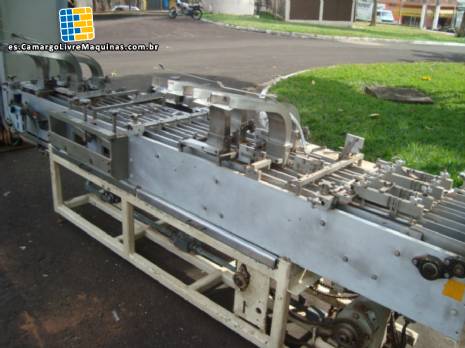 L�nea de llenado para las galletas con el alimentador y 6 hileras Peters