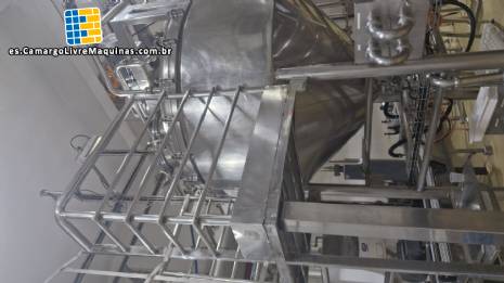 Tanque de compensaci�n en acero inoxidable con agitador, 2000 litros.