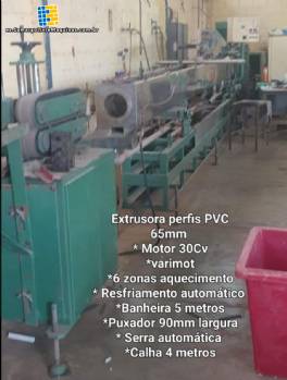 Extrusora de perfiles de PVC con husillo de 65 mm, marca Miotto.