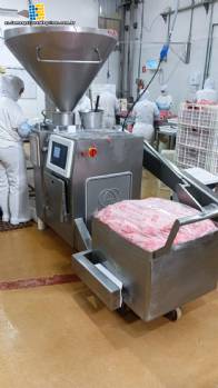 Embutidora autom�tica de embutidos con sistema de torsi�n de tripa Risco