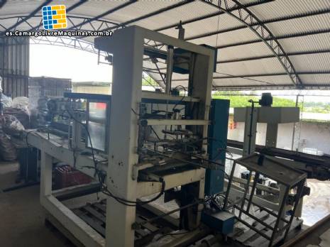 Empacadora autom�tica con t�nel de retracci�n para botellas y frascos en fardos.