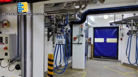 Sistema de esterilización de contenedores de acero inoxidable Spirax Sarco con válvulas automáticas.