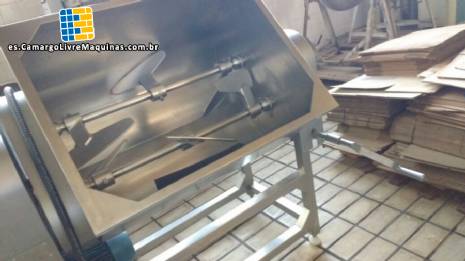 Mezclador de paletas basculantes en acero inoxidable cerca de menta