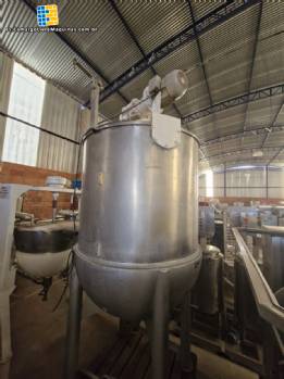 Olla de acero inoxidable con camisa de 2000 litros.