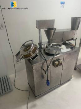 M�quina encapsuladora semiautom�tica Capsutec para 10.000 c�psulas r�gidas por hora
