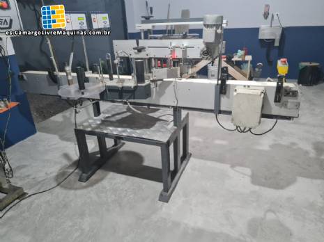 Etiquetadora automática para botellas, tarros y envases, para etiquetas autoadhesivas. Etiquetadora automática para botellas, tarros y envases, para etiquetas autoadhesivas.