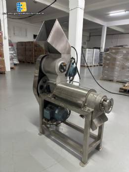 Extractora trituradora de pulpa para zumos de frutas 500 kg por hora. Extractora trituradora de pulpa para zumos de frutas 500 kg por hora.