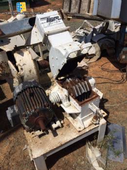 Molino de martillos con mesa y motor de 10 cv Molino de martillos con mesa y motor de 10 cv