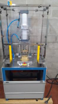 Prensa hidráulica Claumaq para pastillas de jabón 800 unidades/hora Prensa hidráulica Claumaq para pastillas de jabón 800 unidades/hora