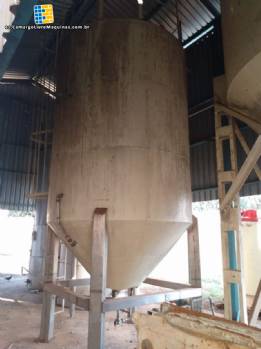 Silo con aislamiento térmico para almacenar glucosa y grasa, interior de acero inoxidable, 15.000 litros. Silo con aislamiento térmico para almacenar glucosa y grasa, interior de acero inoxidable, 15.000 litros.